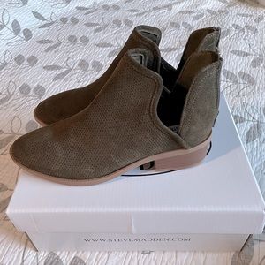 Steve Madden Laramie Olive Suede Booties